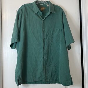 Short sleeve button down